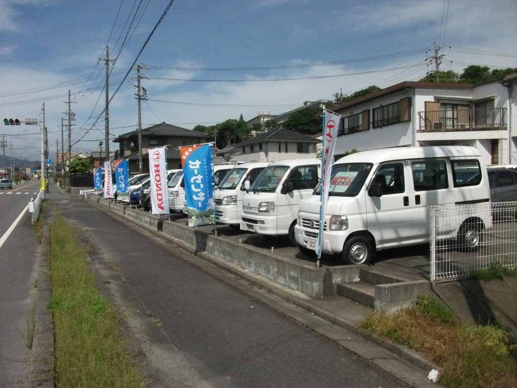 亀山店中古車展示場